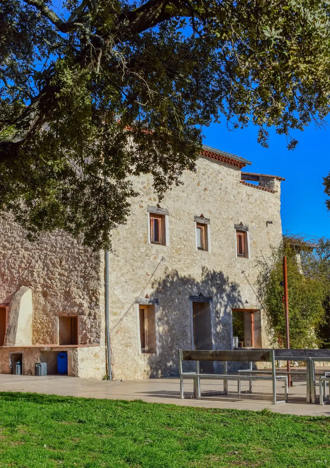 Bâtisse en pierre du Domaine des Blaques